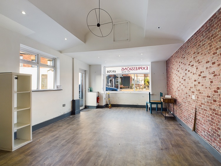 Shop/Hairdressers Kays